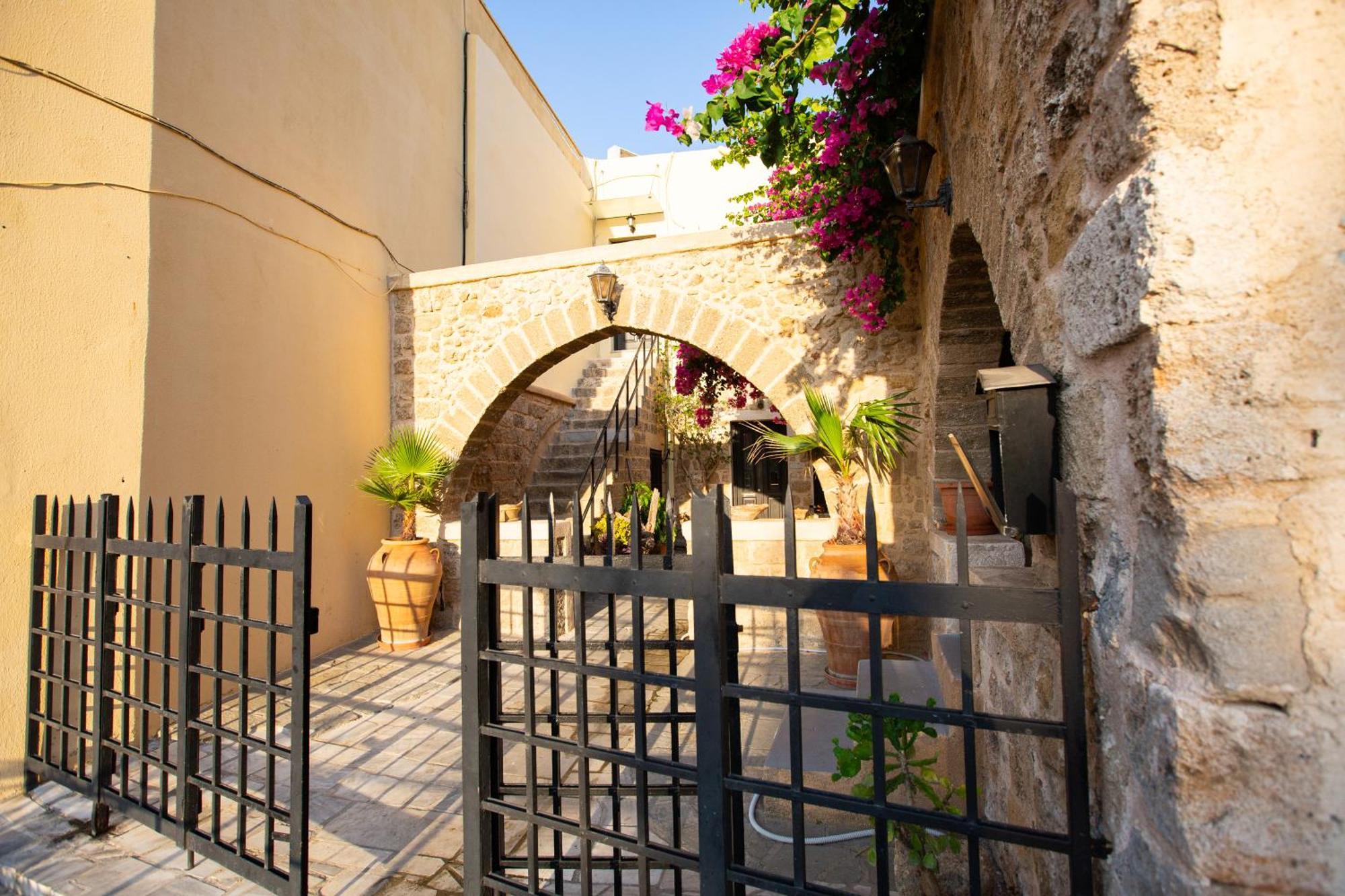 شقة The Old Town House Rhodes City المظهر الخارجي الصورة
